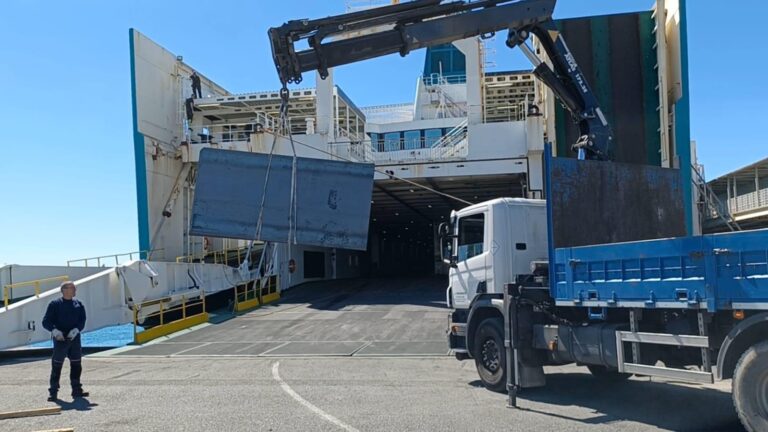 Read more about the article Supply of materials for the new stern roof on the Almería–Nador route