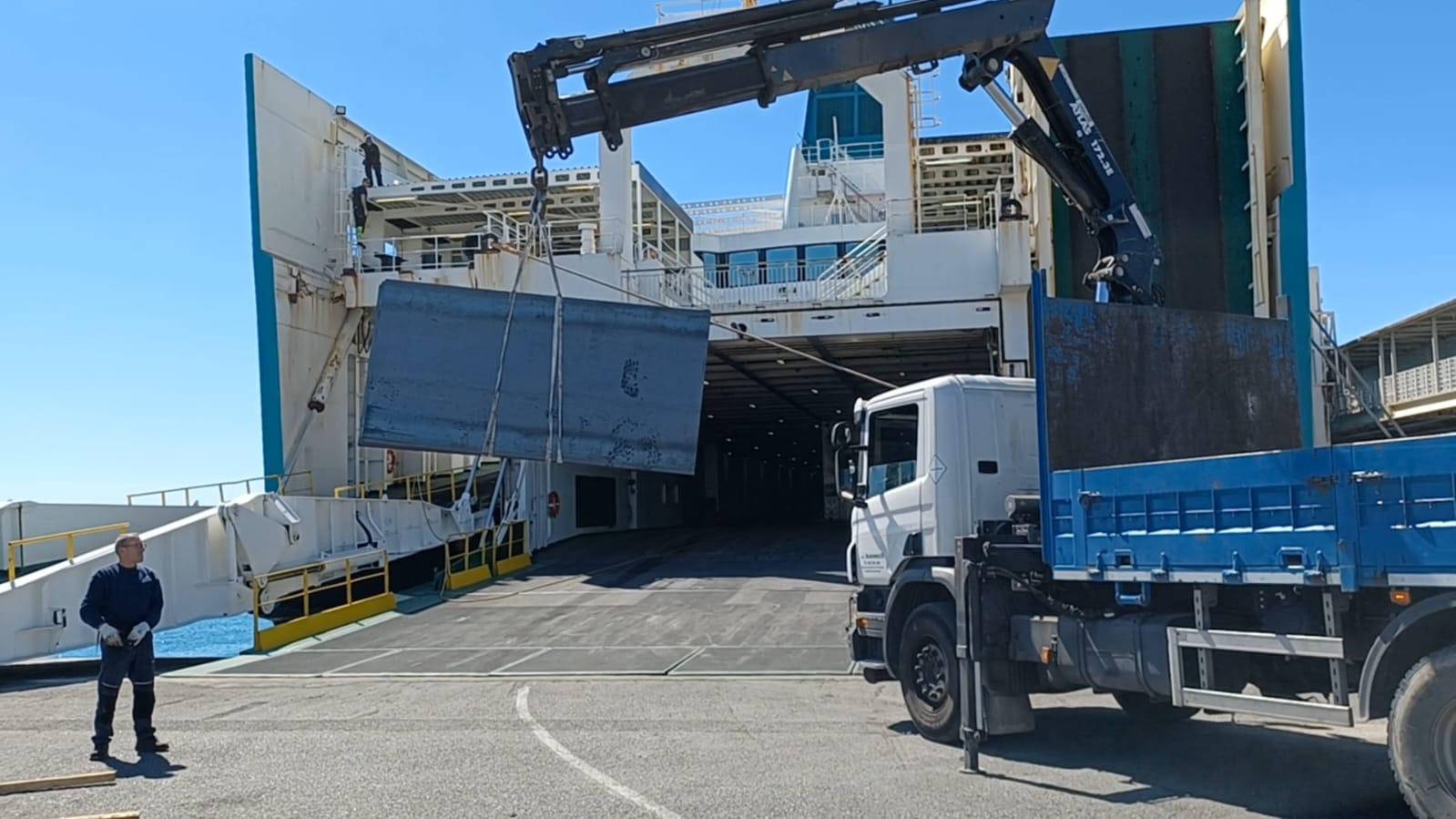 Read more about the article Supply of materials for the new stern roof on the Almería–Nador route